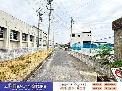 前面道路含む外観