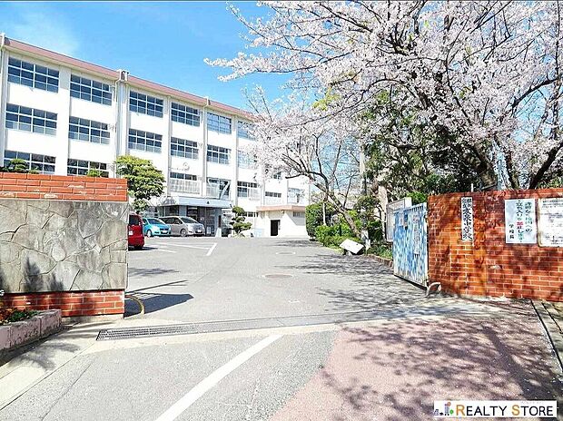 福岡市立友泉中学校(約950m)