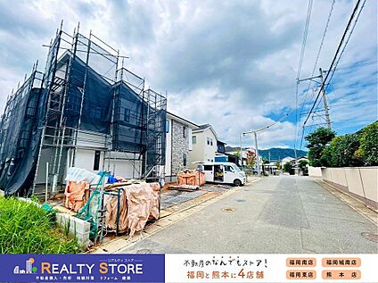 前面道路含む外観