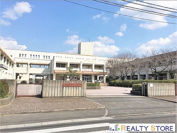 春日市立春日南中学校(約1,700m)