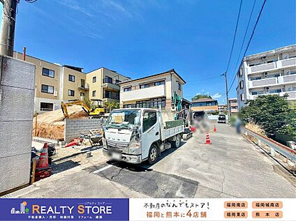 前面道路含む外観