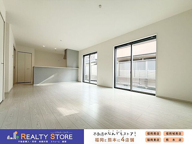 ☆2号棟☆【居心地の良いリビング】一日の中で多くの時間を過すことになるリビングダイニングだからこそ、いつも穏やかな空間であることが必然。爽やかな通風と採光を存分に感じる事が出来る空間です。