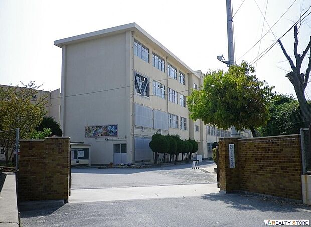 福岡市立多々良中央中学校（約1,390m）