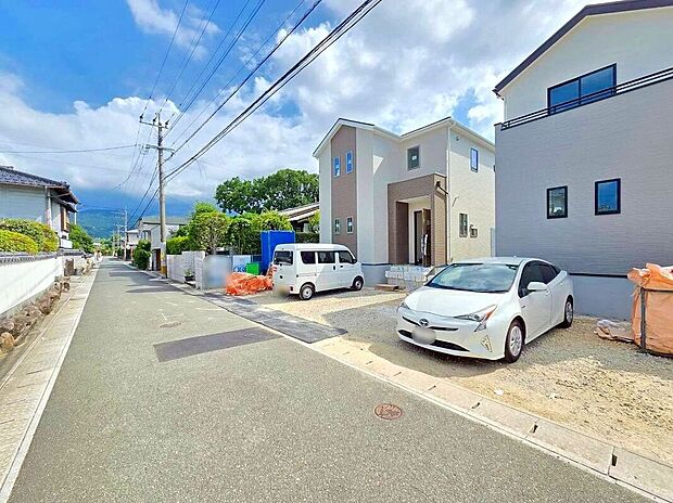 【前面道路含む外観】☆現地(2025年8月)撮影☆