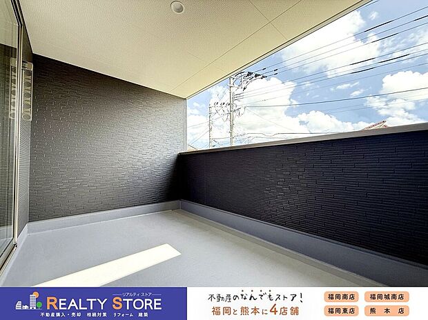 【バルコニー】【バルコニー】洗濯の際、天気の心配が少ないインナータイプのバルコニー♪人気の設備です♪