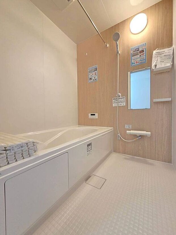 【バス】☆3号棟☆【ユニットバス】ゆったりとした1坪タイプのユニットバス♪足を伸ばして1日の疲れを癒すバスタイム♪