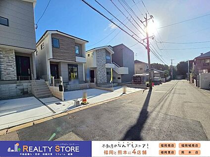 前面道路含む外観