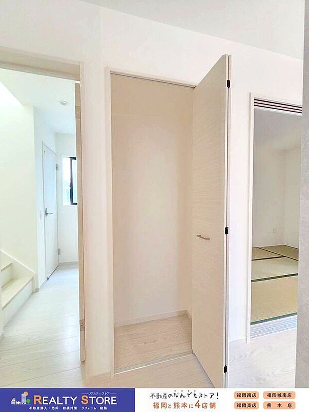 【収納】【パントリー】キッチンの近くにあるパントリーは、食器や食品類などの収納に役立ちます!