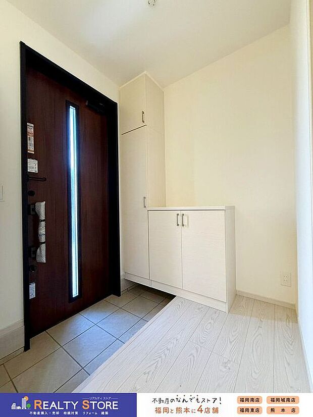 【玄関】☆2号棟☆【シューズボックス】天井まである大きなシューズボックス♪たくさん収納出来て玄関スッキリ片付きます♪