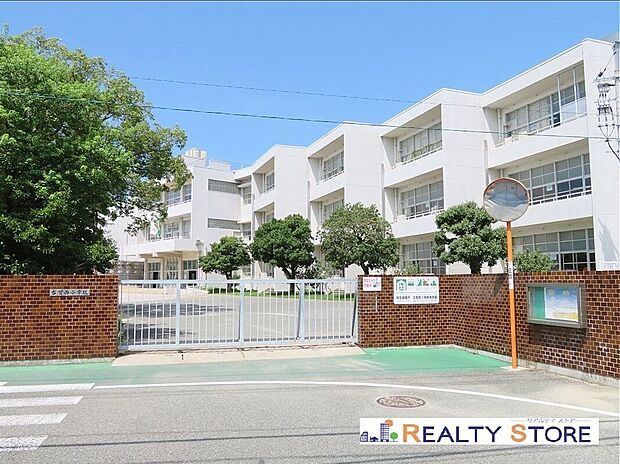 古賀市立古賀西小学校（約700m）