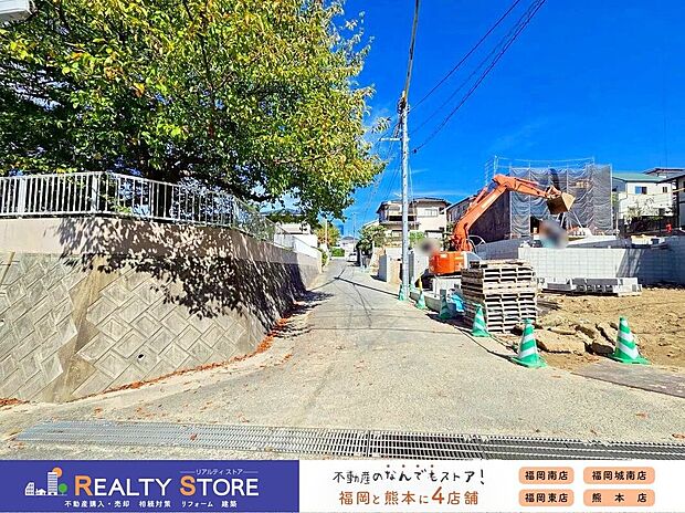 【前面道路含む外観】☆現地(2025年10月)撮影☆
