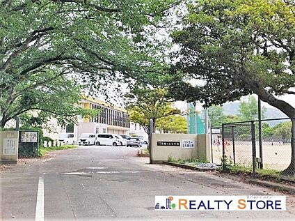 宗像市立自由ケ丘小学校 1700m