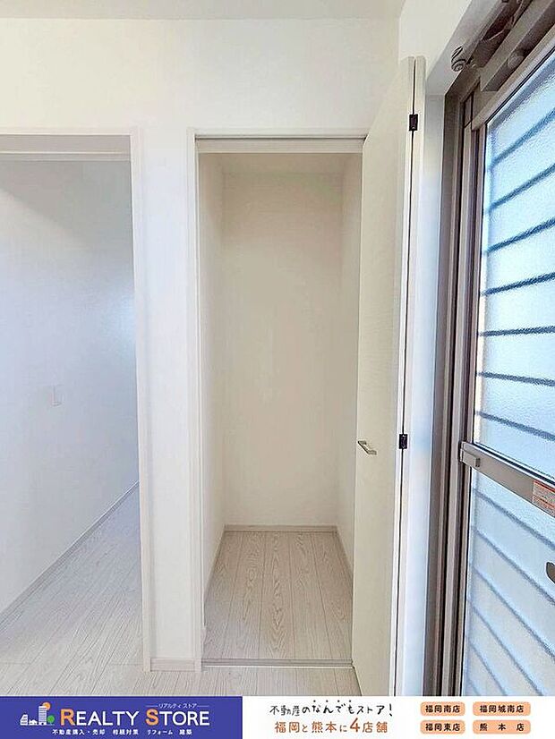 【収納】☆2号棟☆【パントリー】キッチンの近くにあるパントリーは、食器や食品類などの収納に役立ちます!