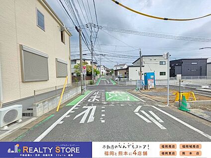前面道路含む外観