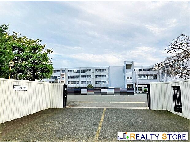 古賀市立古賀中学校(約1,780m)