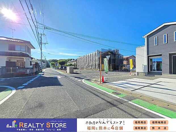 【前面道路含む外観】【前面道路】現地(2026年7月)撮影