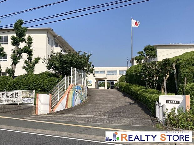 宗像市立東郷小学校(約1,320m)