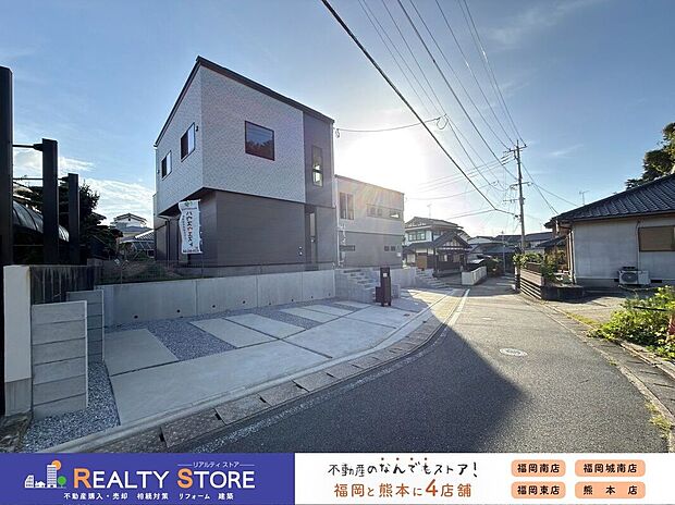 【前面道路含む外観】【前面道路】現地(2026年8月)撮影
