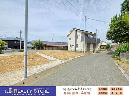 前面道路含む外観