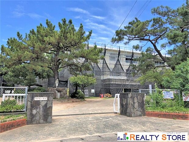 福岡市立西戸崎小学校(約350m)