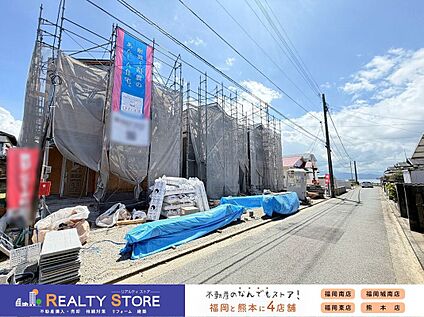前面道路含む外観