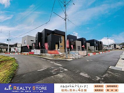 前面道路含む外観