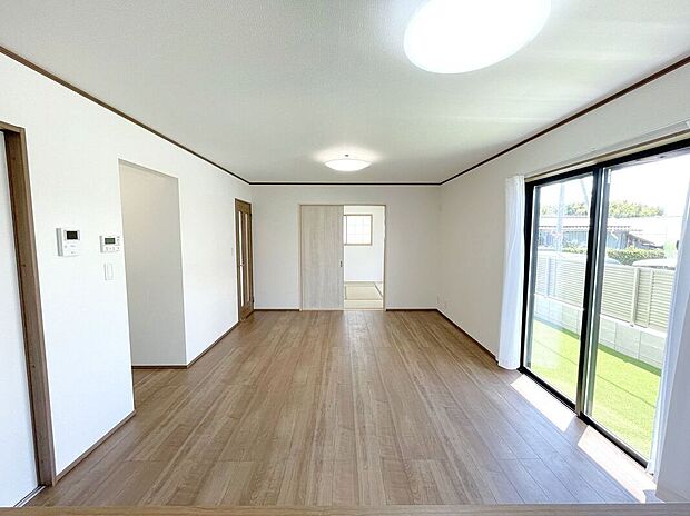 ☆リビング☆対面式のキッチンから一目で全体を見渡すことができます♪