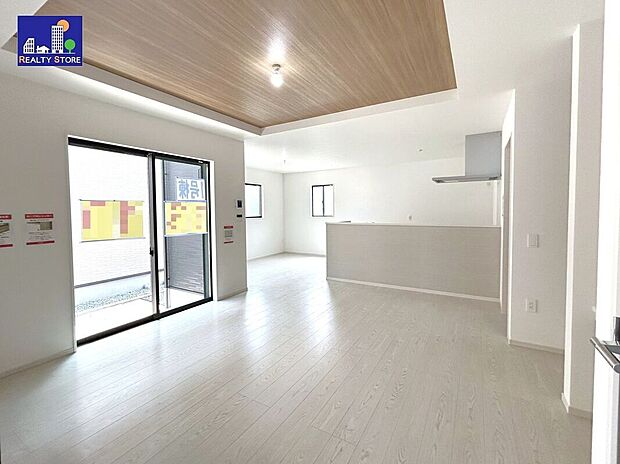 ☆リビング☆20帖の開放感溢れるリビング♪ご家族皆様でゆったりとお過ごしいただけます♪