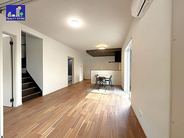 ☆リビング☆16帖のゆとりのあるリビング♪リビング階段なので家族が自然と集まります♪