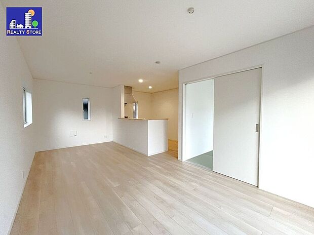 ☆リビング☆温かみのあるナチュラルな床色のリビング♪空間が明るい印象になり、家具やインテリアが合わせやすく人気のある色味です♪