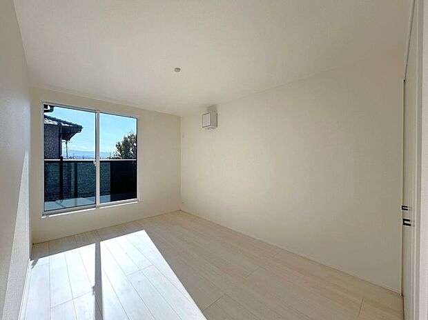 ☆6.7帖洋室☆バルコニーに面した明るいお部屋♪