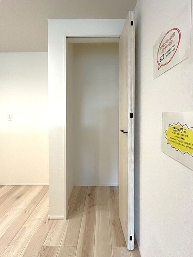 ☆パントリー☆出番の少ないキッチン家電や、お酒やお米、食料の備蓄などもたっぷり収納♪散らかりがちなキッチンをすっきりさせてくれる嬉しい収納スペースです！