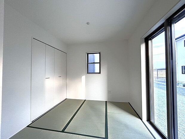 ☆和室☆リビングに面したほっと安らぐ和の空間♪お子様の室内遊び場や来客時に重宝する一部屋です♪