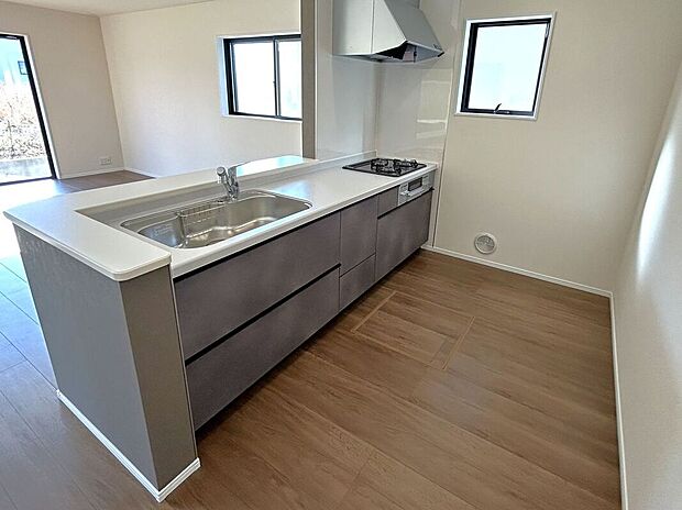 ☆キッチン☆3口コンロが嬉しいキッチン♪シンクや作業スペースも広くお料理しやすいキッチンです♪