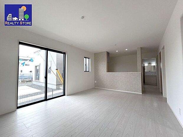 ☆リビング☆明るく開放的なリビングダイニング♪家族がゆったり過ごせる空間です♪