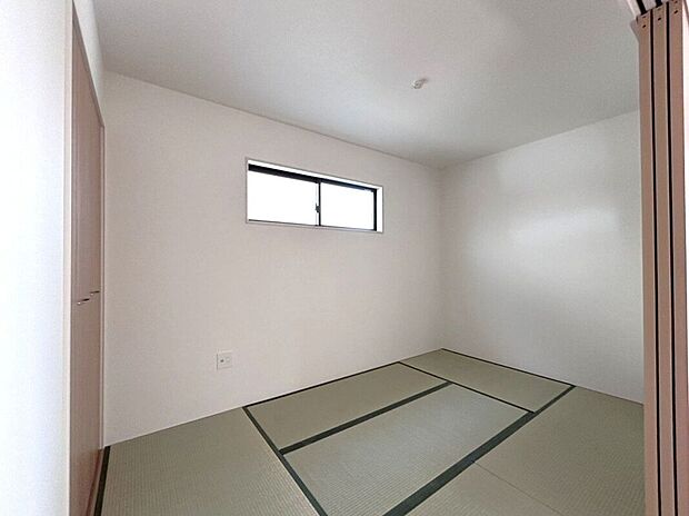 ☆和室☆やさしい畳の香りに包まれる和室。家族のくつろぎスペースとしても活躍します♪