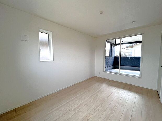 ☆7.25帖洋室☆バルコニーに面した明るいお部屋♪W.I.Cを備えており主寝室におススメ♪