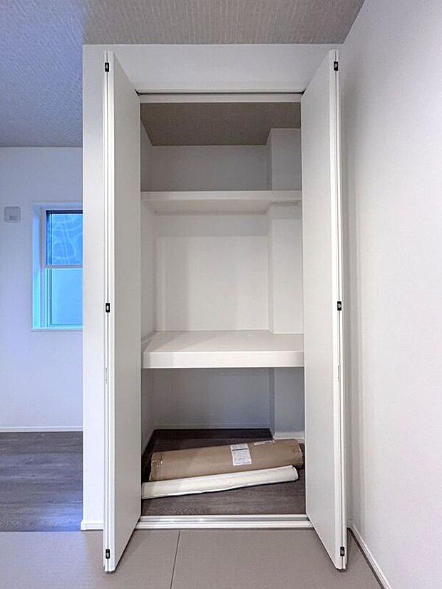 ☆押入☆ 来客用の寝具等の収納に役立ちます♪