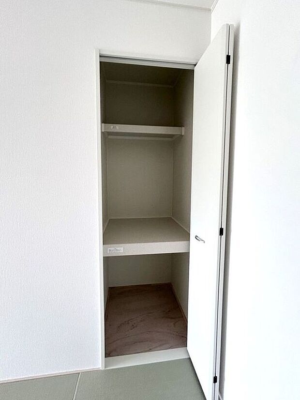 ☆押入☆ 来客用の寝具等の収納に役立ちます♪