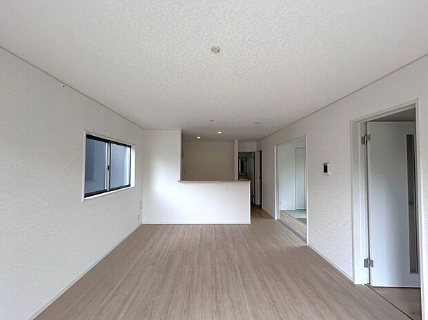 ☆リビング☆隣接する洋室とつなげて使えるLDK♪用途に合わせて広く使えます♪