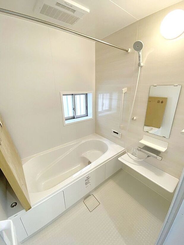 【バス】☆浴室☆1坪タイプのユニットバス♪足を伸ばしてゆったりとご入浴頂けます♪一日の疲れを癒す空間です♪
