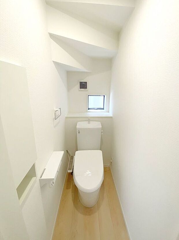 【トイレ】☆トイレ☆各階に設置♪来客時や朝の忙しい時間帯も安心です♪
