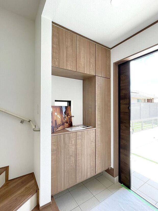 【玄関】☆シューズボックス☆飾り棚の付いたシューズボックス♪フォトフレームやお花を飾ってお洒落な玄関スペースに♪