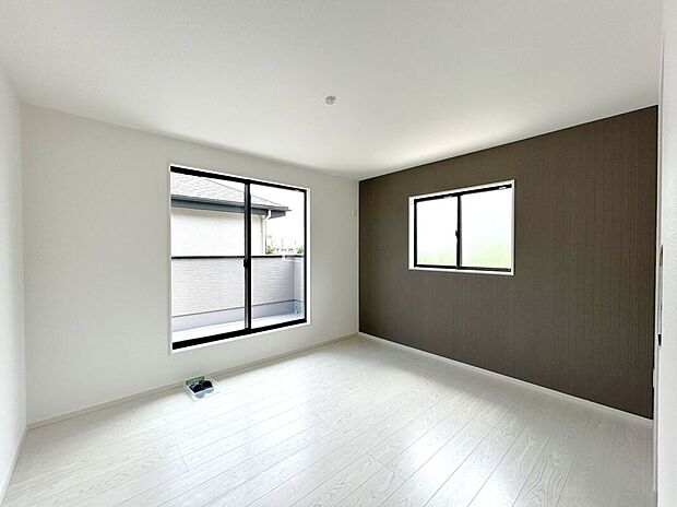 【寝室】☆8.8帖洋室☆アクセントクロスがお洒落なお部屋♪主寝室におすすめです♪