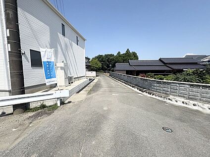 前面道路含む外観