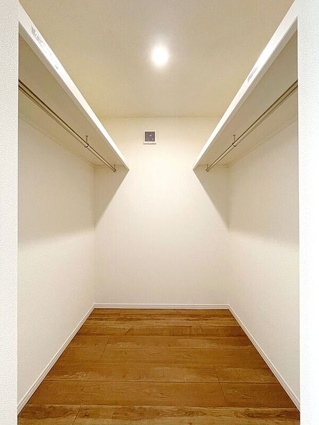 【収納】☆WIC(7.75帖洋室)☆たっぷり収納いただけるので、毎日のコーディネートが楽しくなります♪