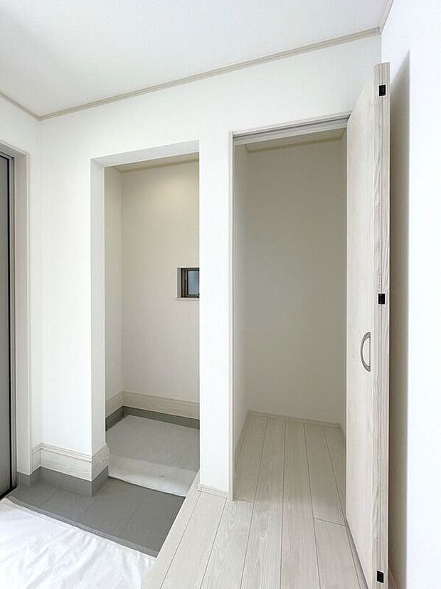 【玄関】☆SIC☆日常使いの靴以外にも外出時や玄関周りで使用するものをまとめて収納可能♪玄関スペースを広々お使い頂けます♪