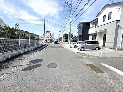 前面道路含む外観