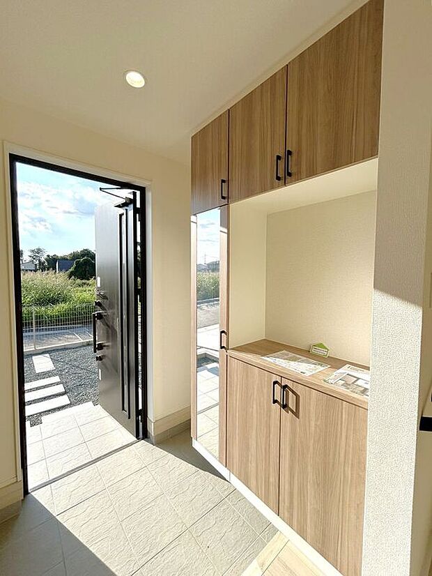 【玄関】☆シューズボックス☆飾り棚の付いたシューズボックス♪フォトフレームやお花を飾ってお洒落な玄関スペースに♪