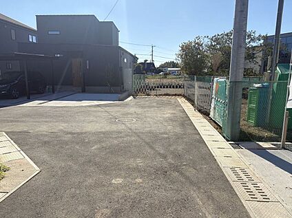 前面道路含む外観